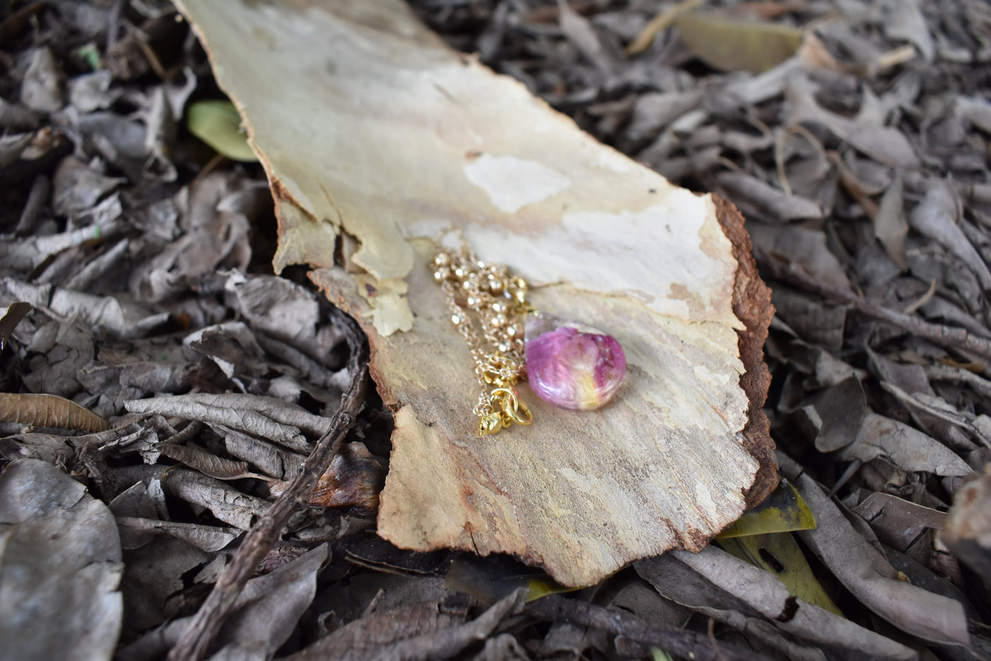 Pink rose petal pendant’pear