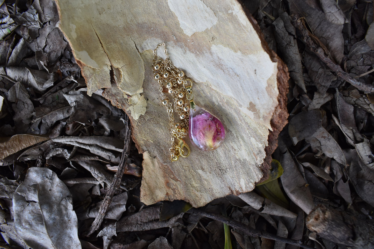 Pink rose petal pendant’pear